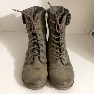 Combat boots